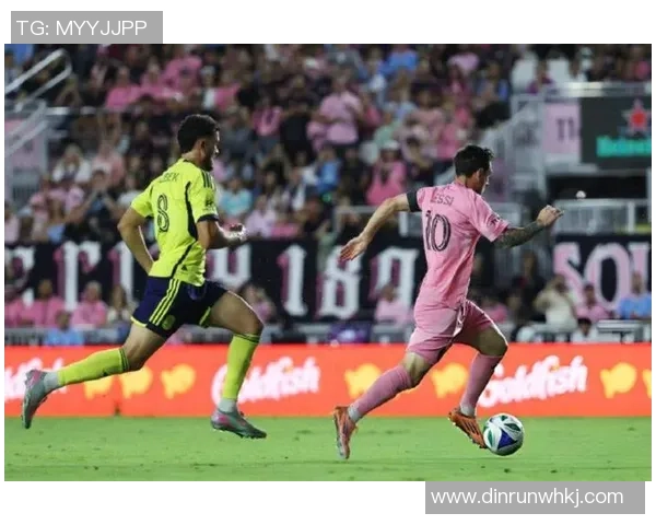 2万人崇拜！38岁梅西奔袭20米，1V4不讲理低射破门，3场连斩轰4球